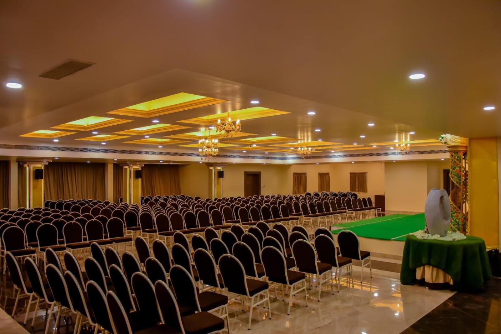 Silver Stone Park Resort, Kovilpatti Exteriér fotografie