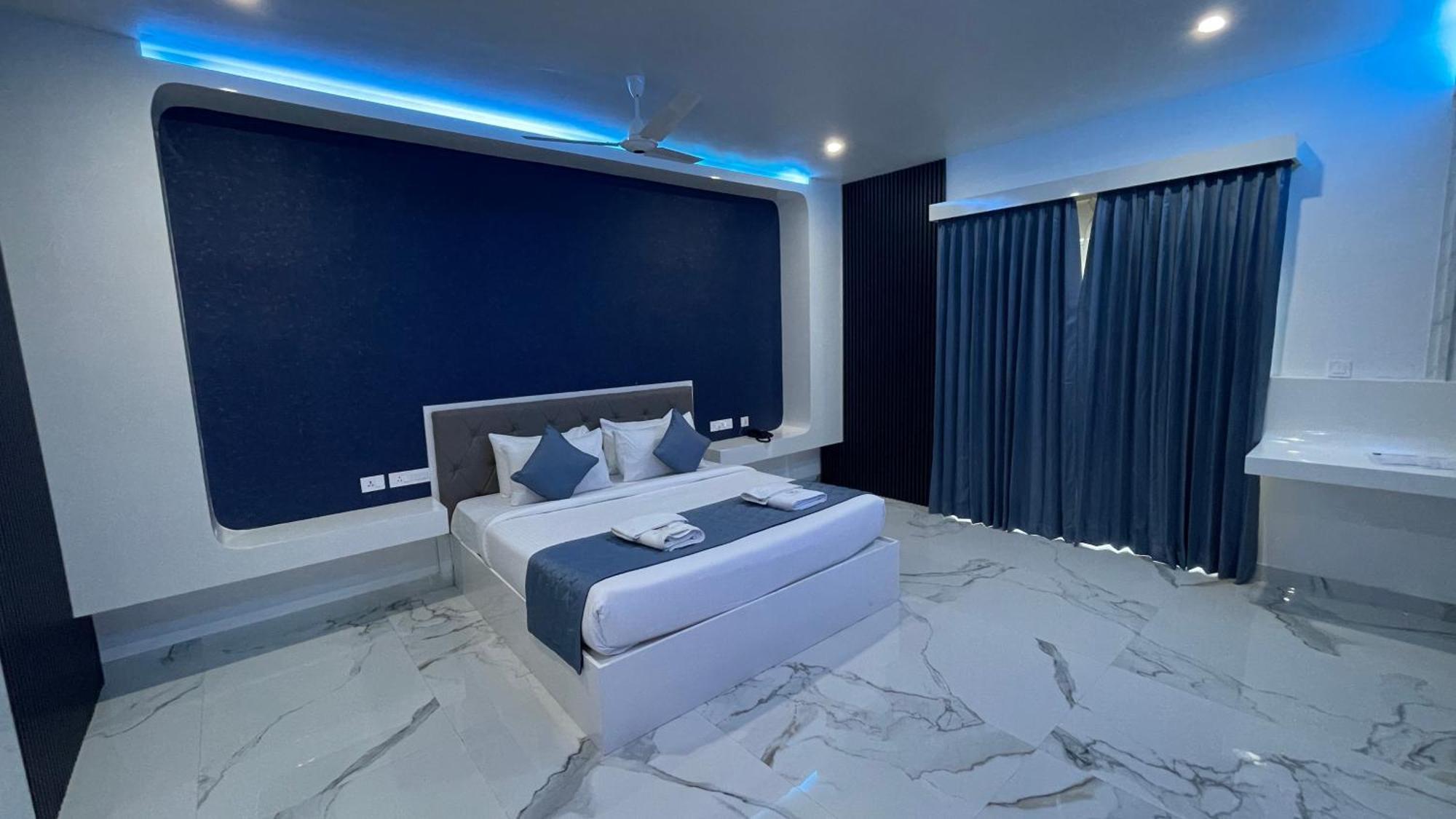 Silver Stone Park Resort, Kovilpatti Exteriér fotografie