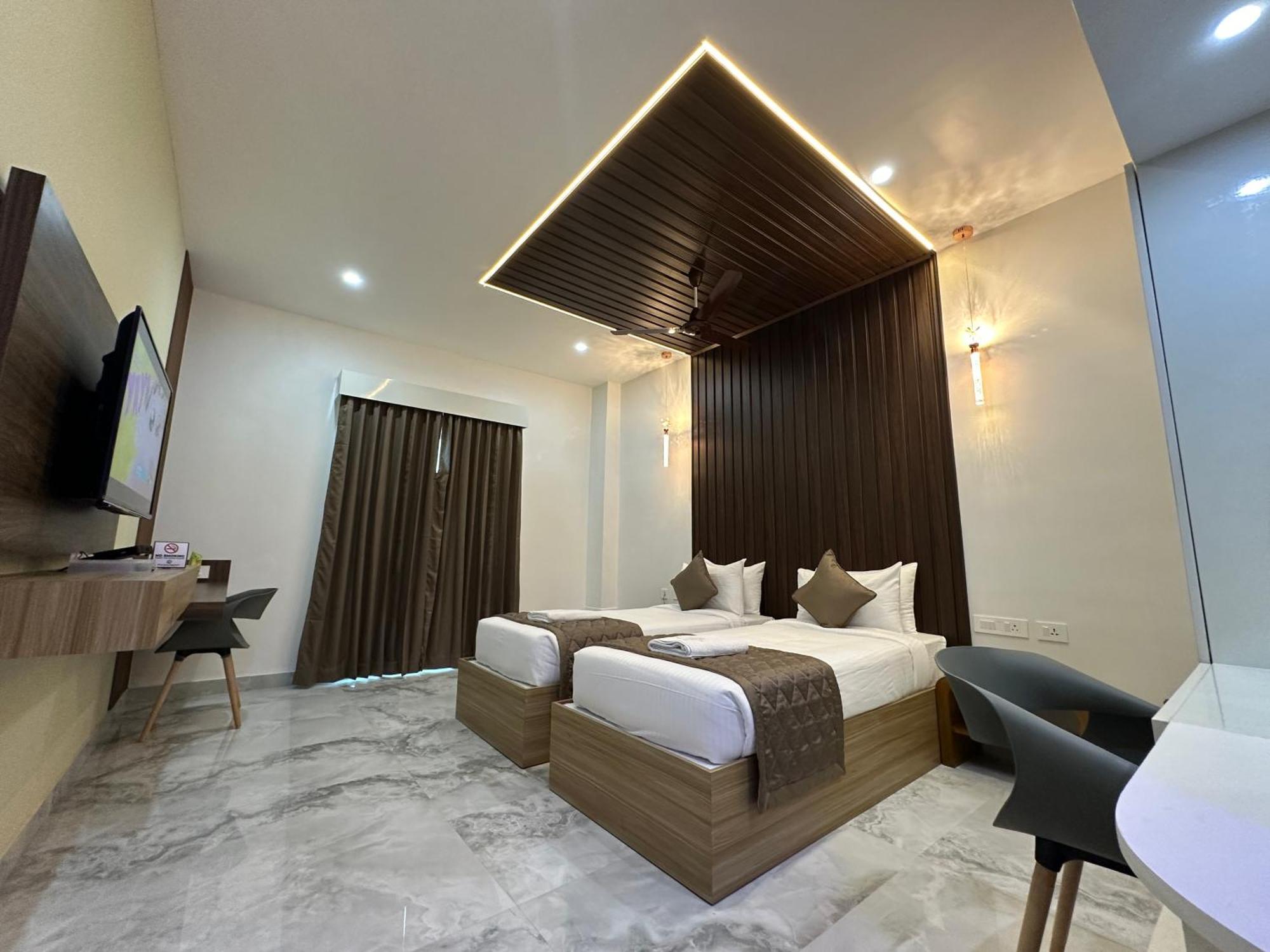Silver Stone Park Resort, Kovilpatti Exteriér fotografie