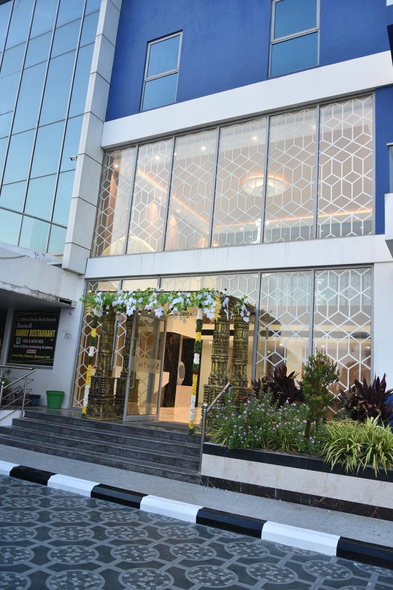 Silver Stone Park Resort, Kovilpatti Exteriér fotografie