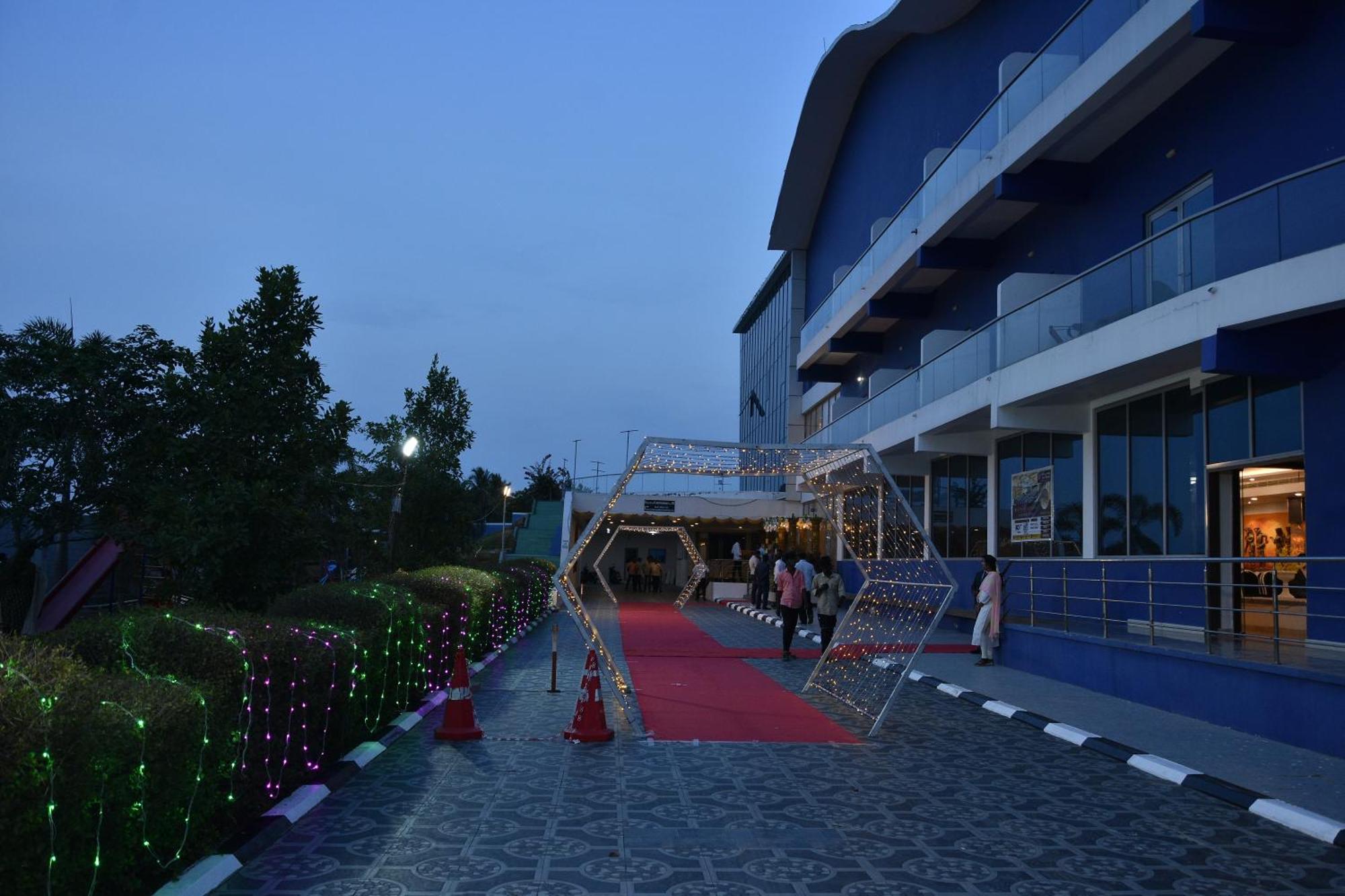 Silver Stone Park Resort, Kovilpatti Exteriér fotografie