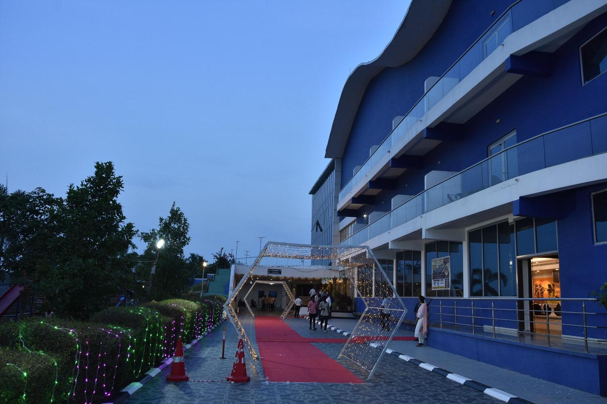 Silver Stone Park Resort, Kovilpatti Exteriér fotografie