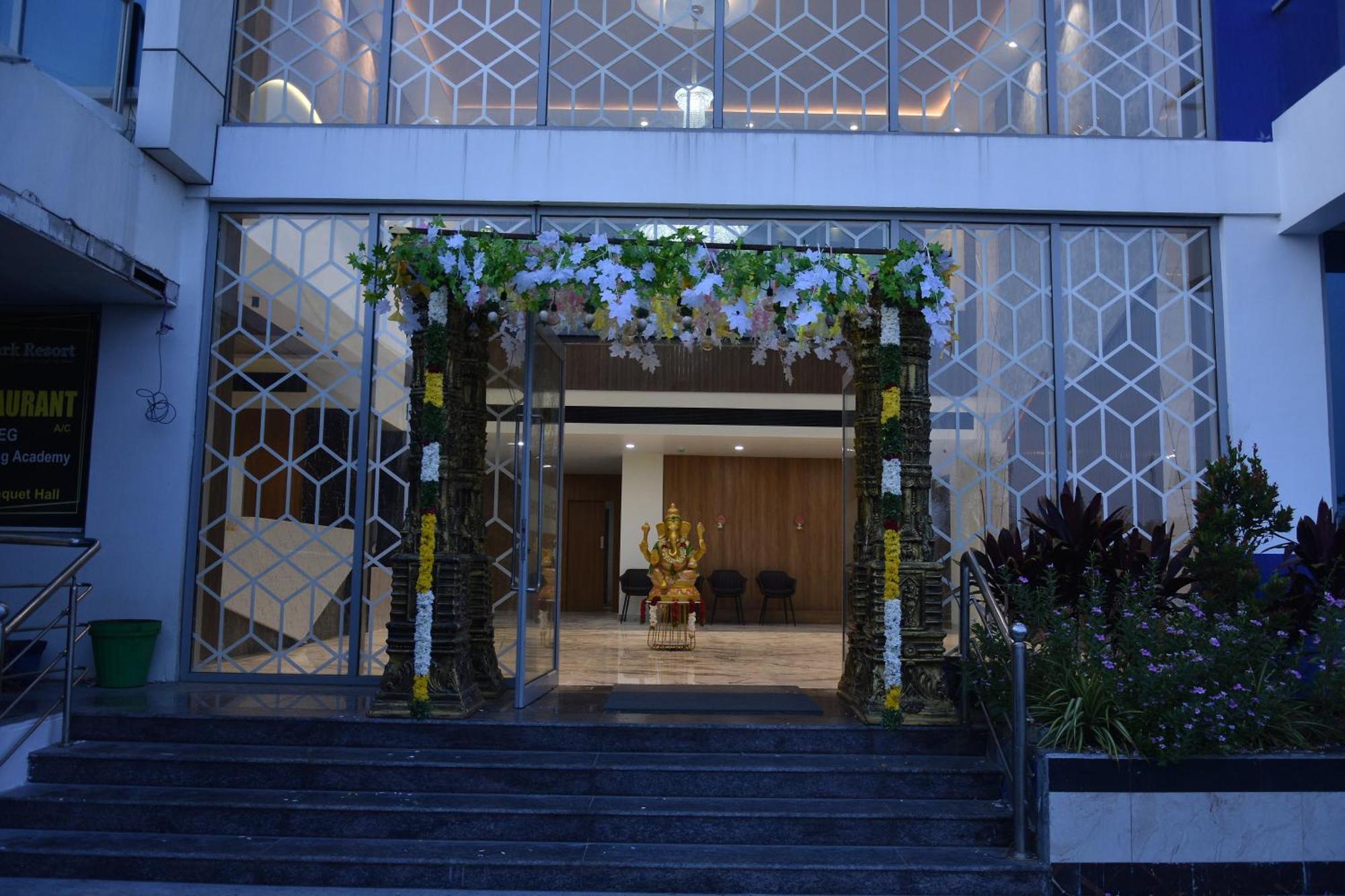 Silver Stone Park Resort, Kovilpatti Exteriér fotografie
